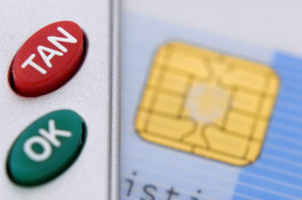 Români, arestaţi în Noua Zeelandă pentru că ar fi folosit carduri false ca să fure din bancomate