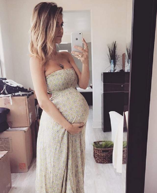 FOTO / Așa arată cu câteva zile înainte să nască una dintre cele mai cunoscute gravide din showbiz! O vei invidia