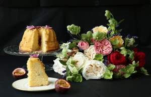 REŢETA ZILEI: Marţi- Prăjitură cu fructul pasiunii și petale de trandafiri