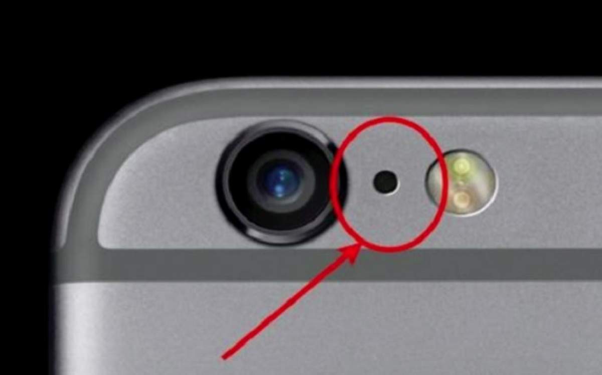 FOTO / Credeai că gaura de lângă camera foto a telefonului este inutilă? Habar n-ai cât de utilă e în anumite momente