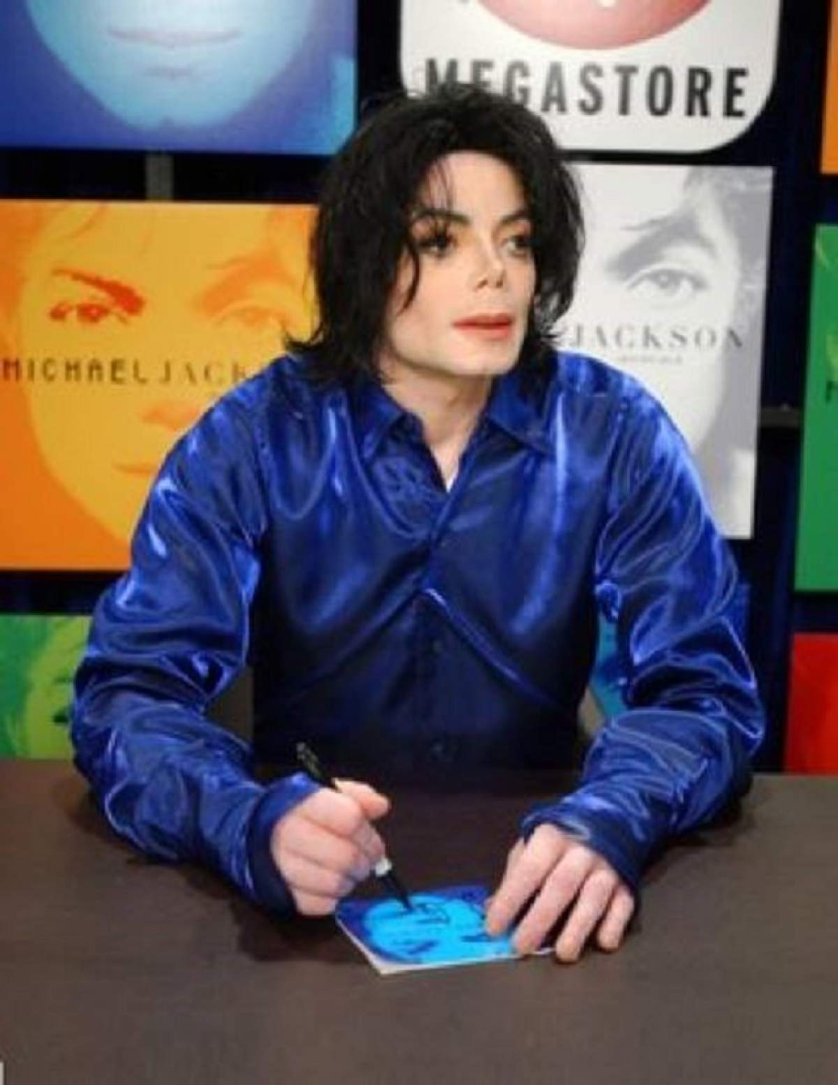 Secretele înfiorătoare din viața lui Michael Jackson au ieșit la iveală. Poliția a descins în casa sa și a găsit lucruri revoltătoare