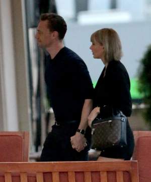 VIDEO & FOTO / Taylor Swift şi Tom Hiddleston, sărut pasional în timpul cinei