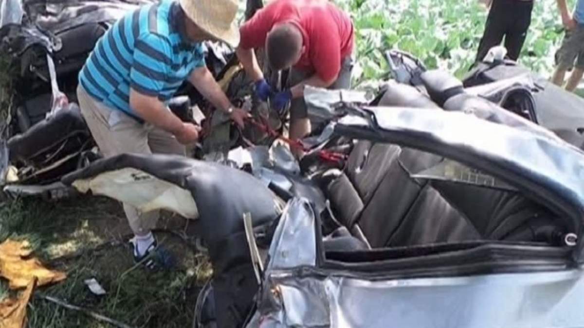 ACCIDENT CUMPLIT în Suceava! Autoturismul s-a rupt în două, iar şoferul a murit pe loc