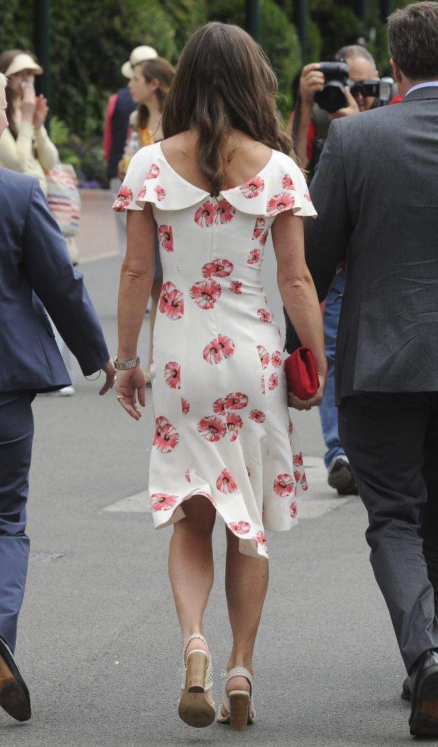 FOTO / Sora ducesei de Cambridge, cu chiloţii la vedere la Wimbledon! A lăsat să se vadă tot