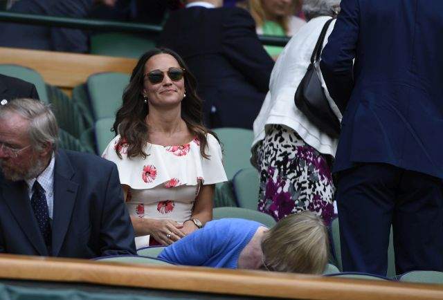 FOTO / Sora ducesei de Cambridge, cu chiloţii la vedere la Wimbledon! A lăsat să se vadă tot