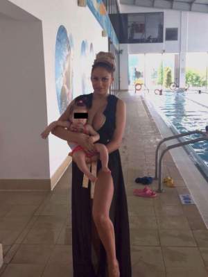 Sânziana Buruiană şi-a dus fiica la piscină şi nu a renunţat la ţinutele sexy. A întors toate privirile