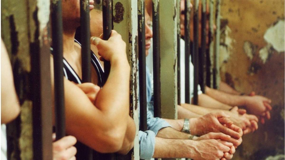Schimbare radicală decisă de Guvern! Ce se va întâmpla cu deţinuţii care scriu cărţi în închisoare