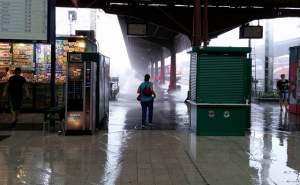 Ploile torenţiale au făcut ravagii în Bucureşti! Gara de Nord a fost inundată şi a rămas fără curent electric