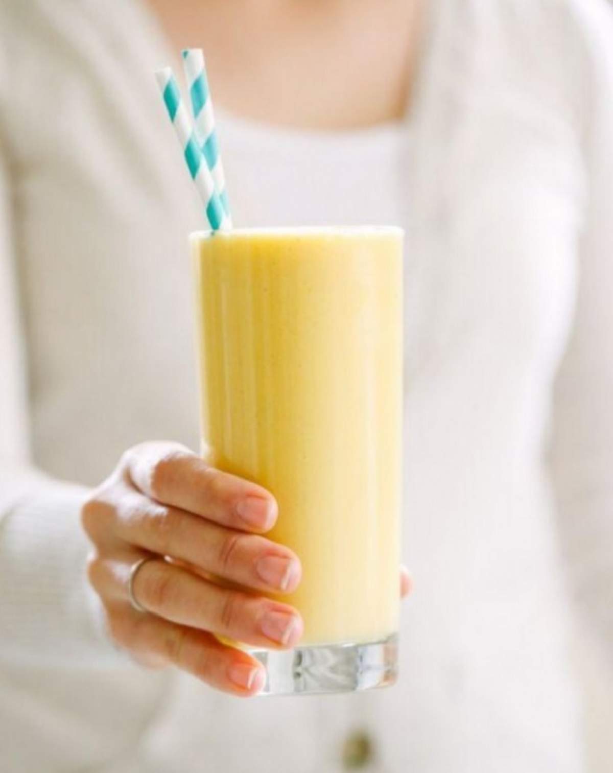 REŢETA ZILEI: Joi- Smoothie cu turmeric, unul dintre cei mai puternici antioxidanţi