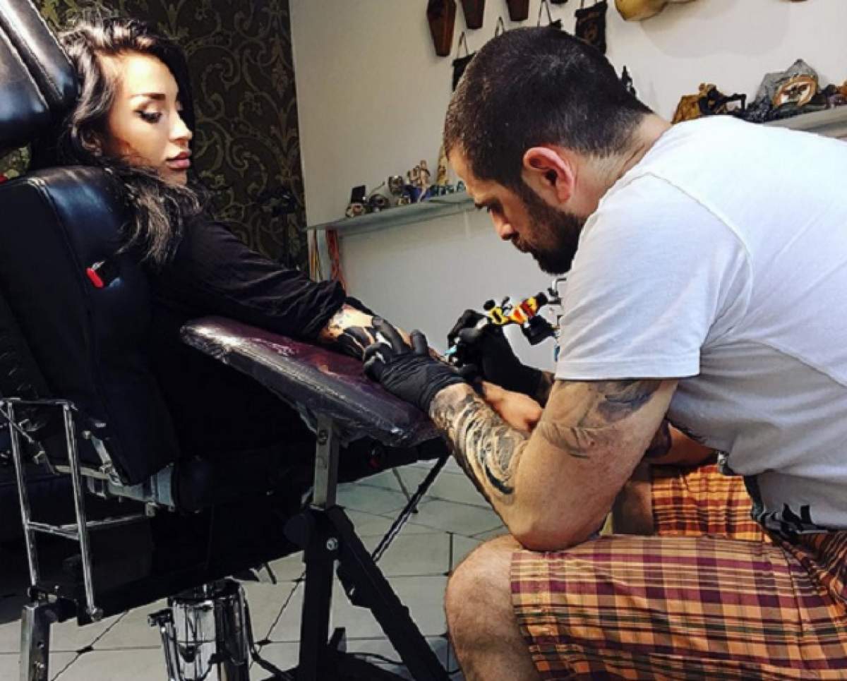 Ruby, un nou tatuaj! Artista a arătat tuturor cum va arăta noul desen care-i va ocupa toată mâna stângă