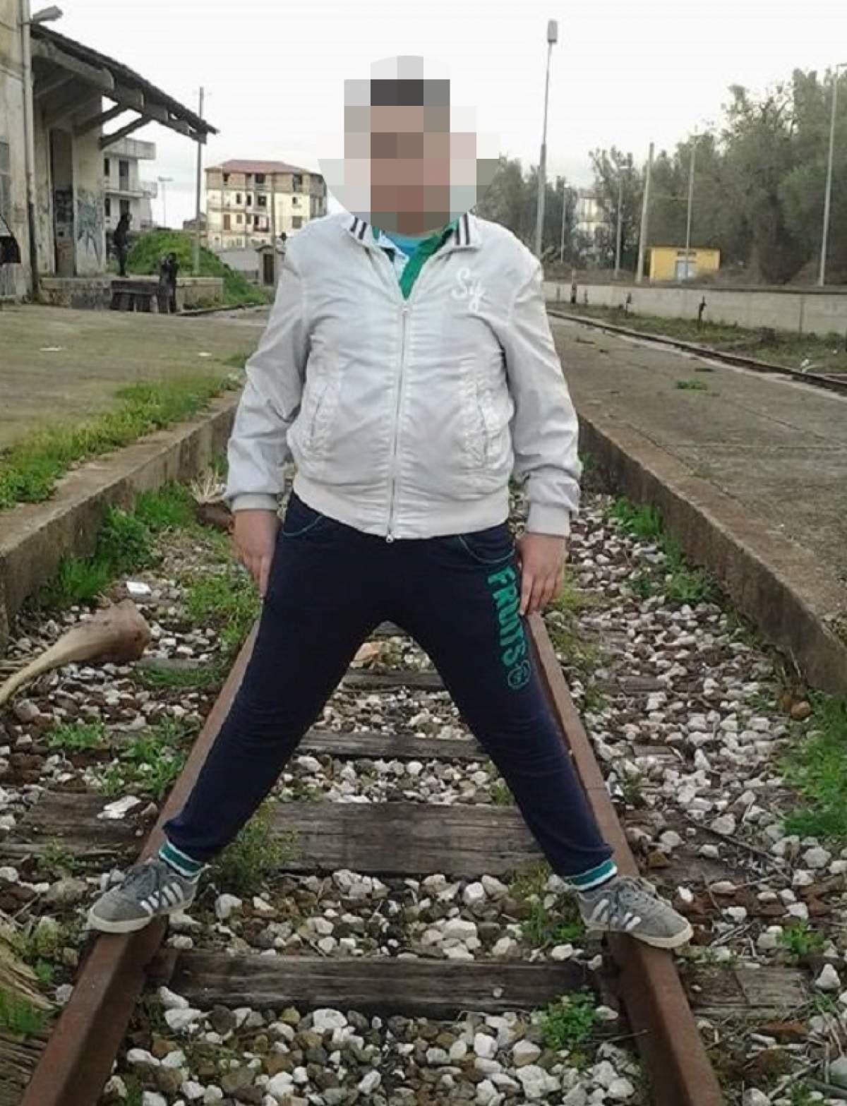 18+ / Gestul înfiorător făcut un adolescent, din prea multă dragoste! Atenţie, imagini interzise cardiacilor!