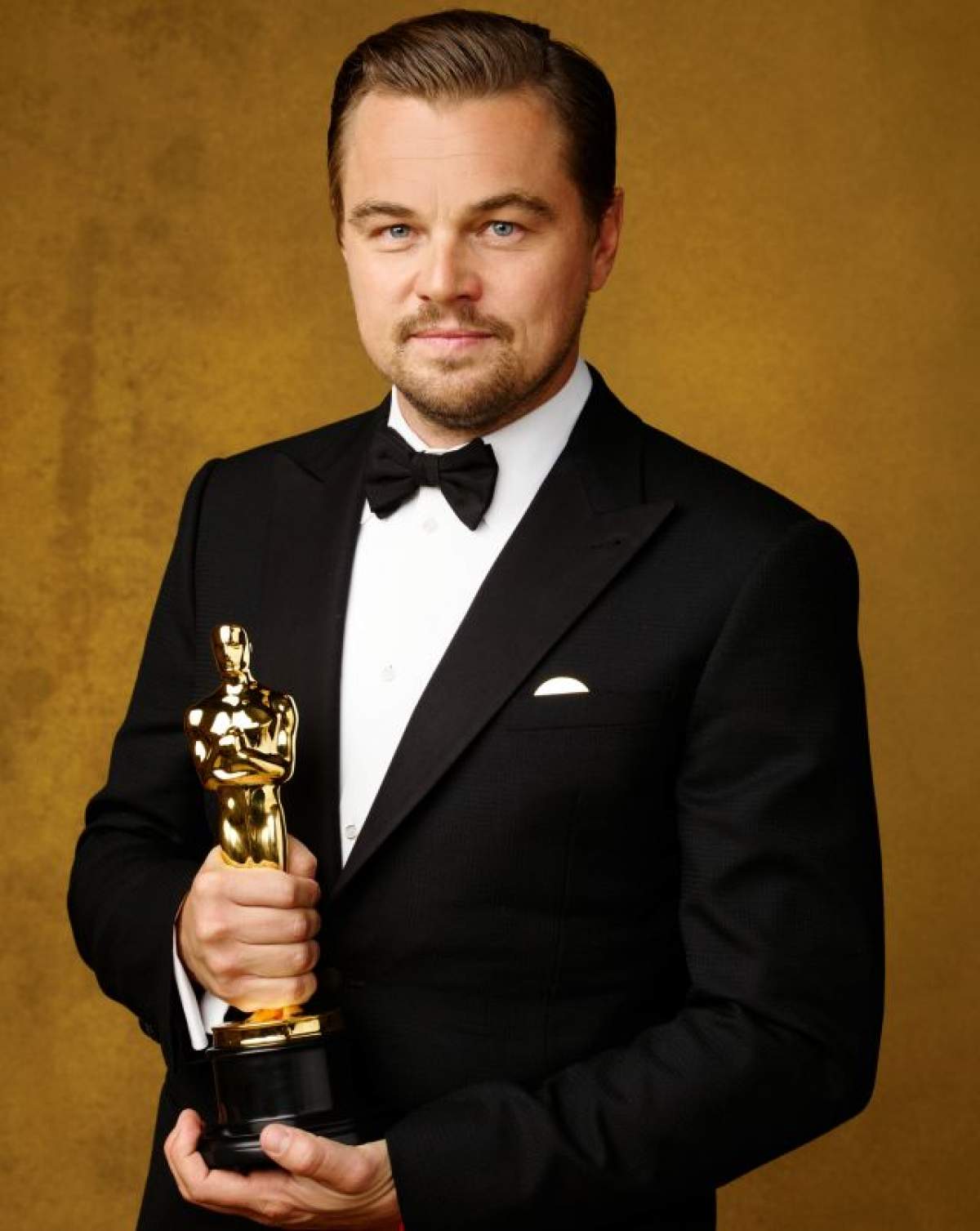 FOTO / E bună rău! Cum arată femeia care îi încălzește lui Leonardo DiCaprio nopțile