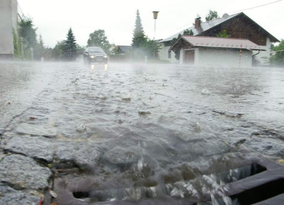 ANM a emis o nouă avertizare de cod galben! Peste 25 de litri pe metrul pătrat vor cădea în următoarele ore! Care sunt zonele afectate