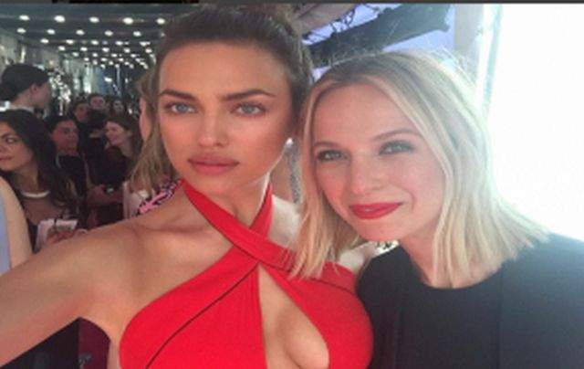 FOTO / Irina Shayk, apariţie de senzaţie pe covorul roşu! E o ţinută simplă, pe care o poţi purta chiar şi tu şi să arăţi FABULOS