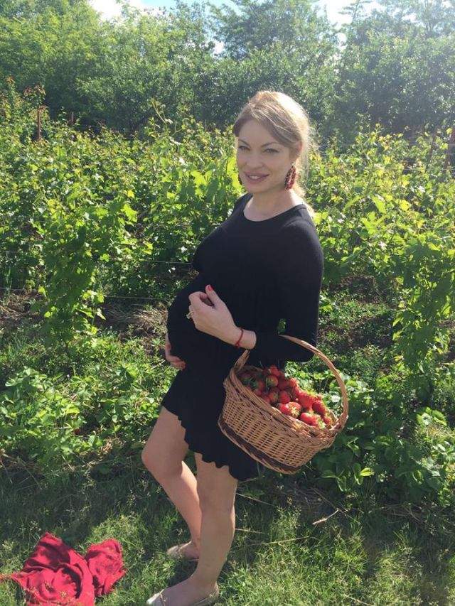 INCREDIBIL! Puţine gravide din showbiz au mai făcut asta. Valentina Pelinel rupe barierele, la câteva ore după ce a născut: "Mă pregătesc să..."