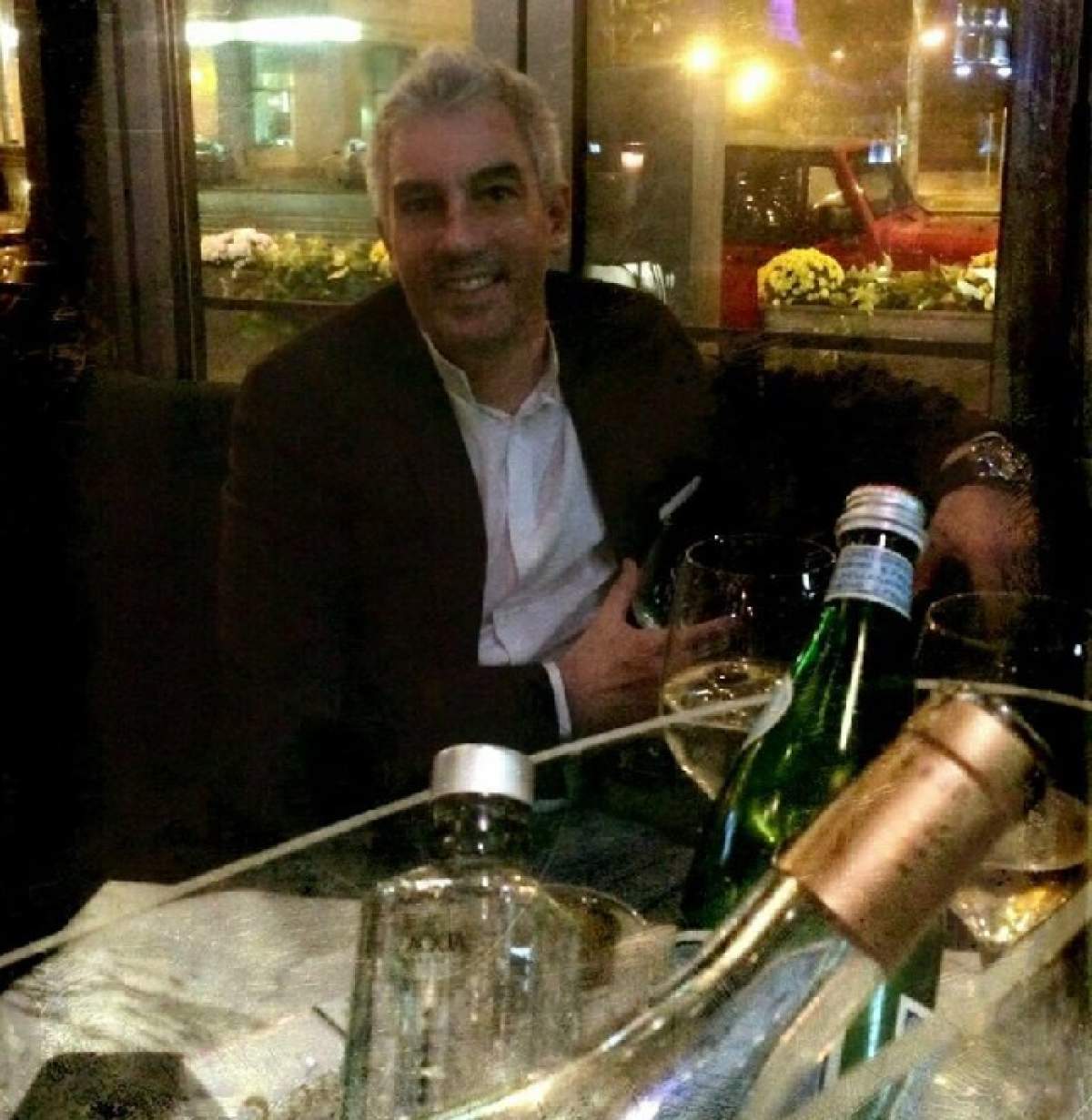 Se dă milionar ca să atragă în pat vedete, dar n-are bani nici să treacă strada! Partenerii l-au dat în gât