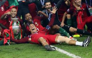 DIAGNOSTICUL pus lui Cristiano Ronaldo, după ACCIDENTAREA din finala Campionatului European. Mama jucătorului, devastată: "Nu pot să-mi văd fiul aşa"