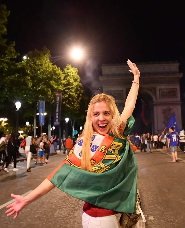 VIDEO & FOTO / Nebunie la Paris şi la Lisabona, după ce Portugalia a devenit regina Europei! Imagini memorabile de la sărbătoarea lusitanilor!