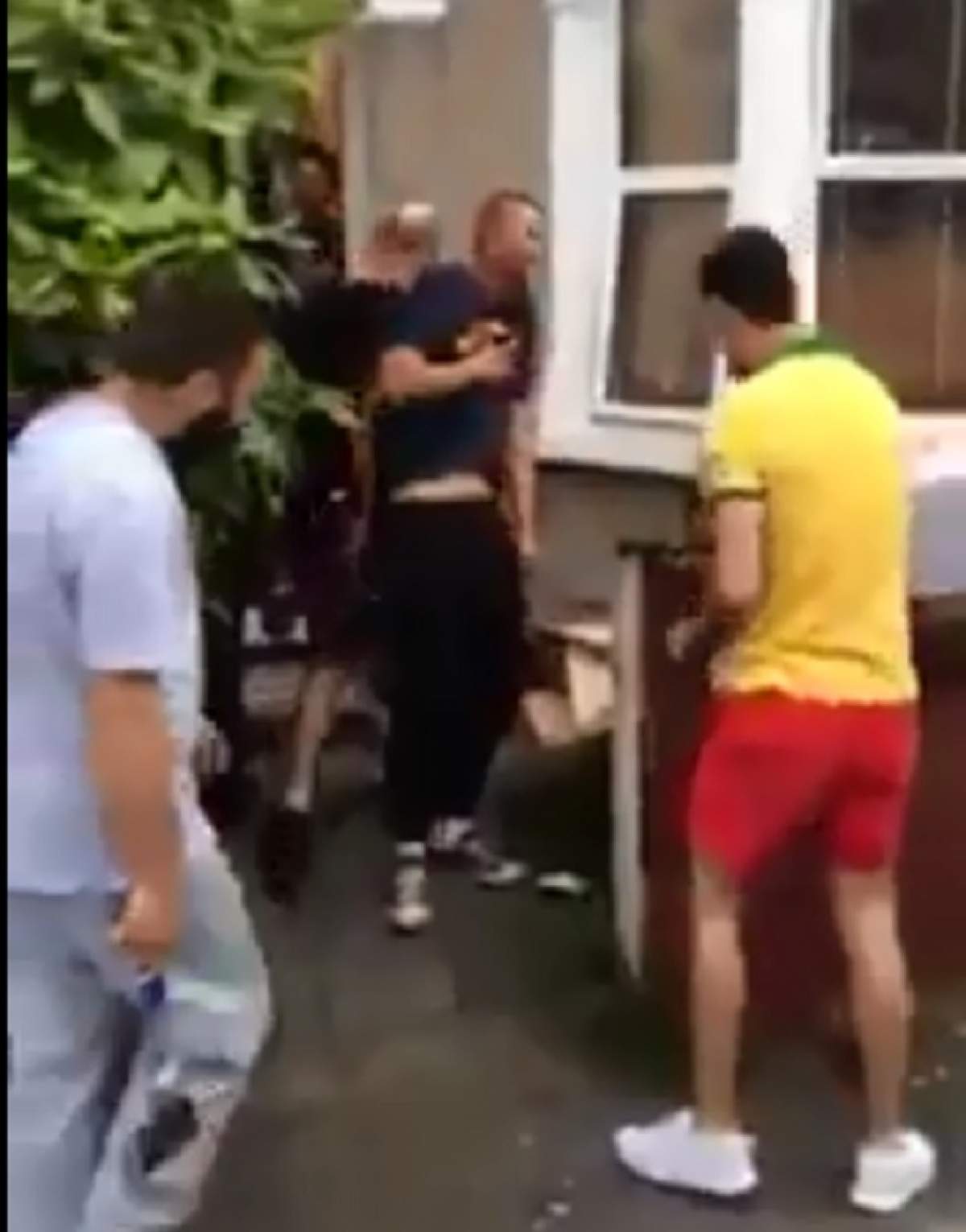 VIDEO / Gestul scandalos făcut de nişte români în Londra! Englezii au îngheţat de frică