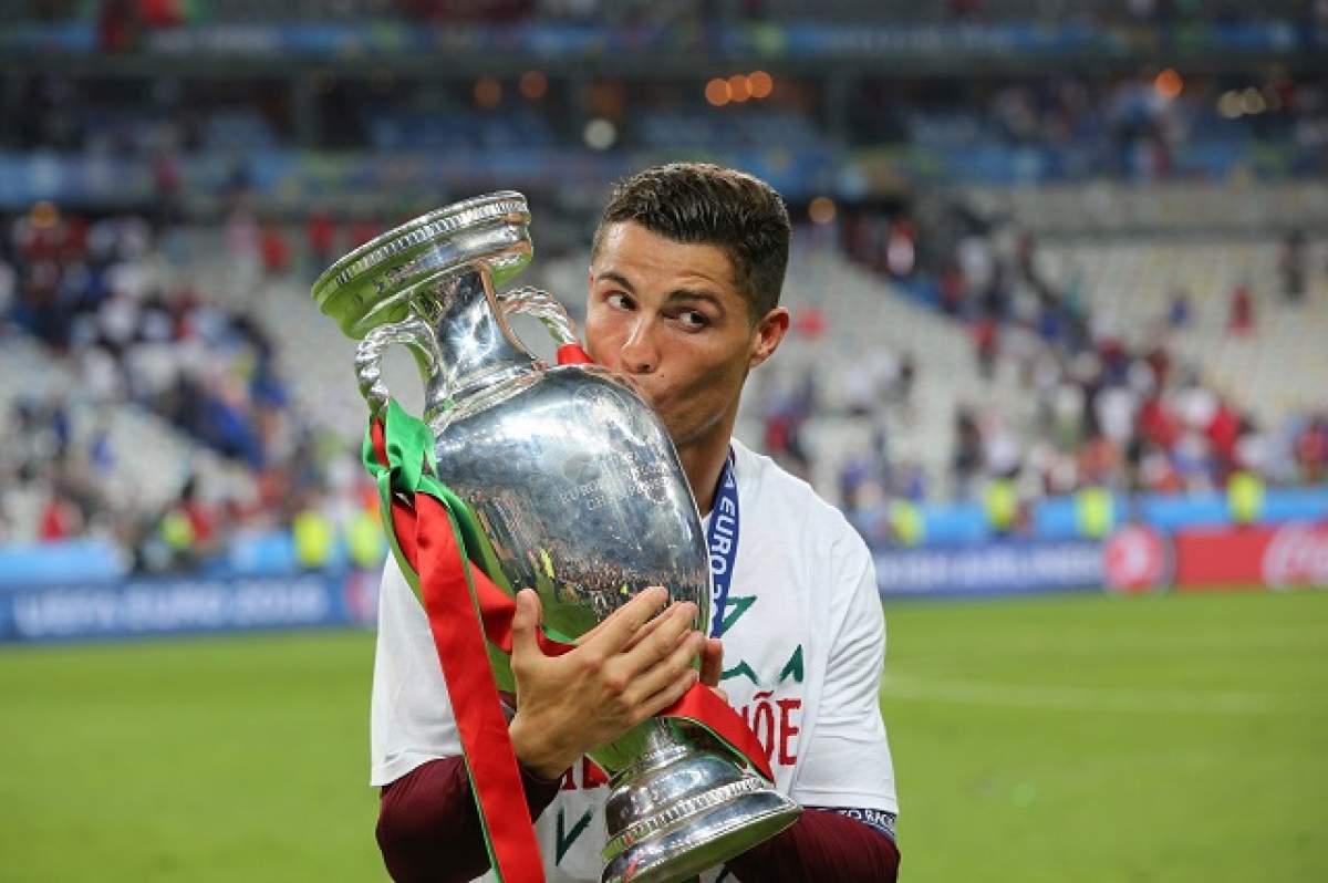 VIDEO / Cristiano Ronaldo renunţă la fotbal! Starul portughez se apucă de o meserie la fel de bănoasă!