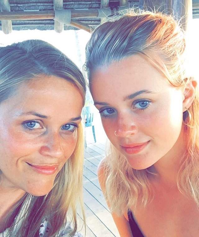 FOTO / Seamănă ca două picături de apă! Cum arată fiica lui Reese Witherspoon, celebra "Blondă de la Drept"