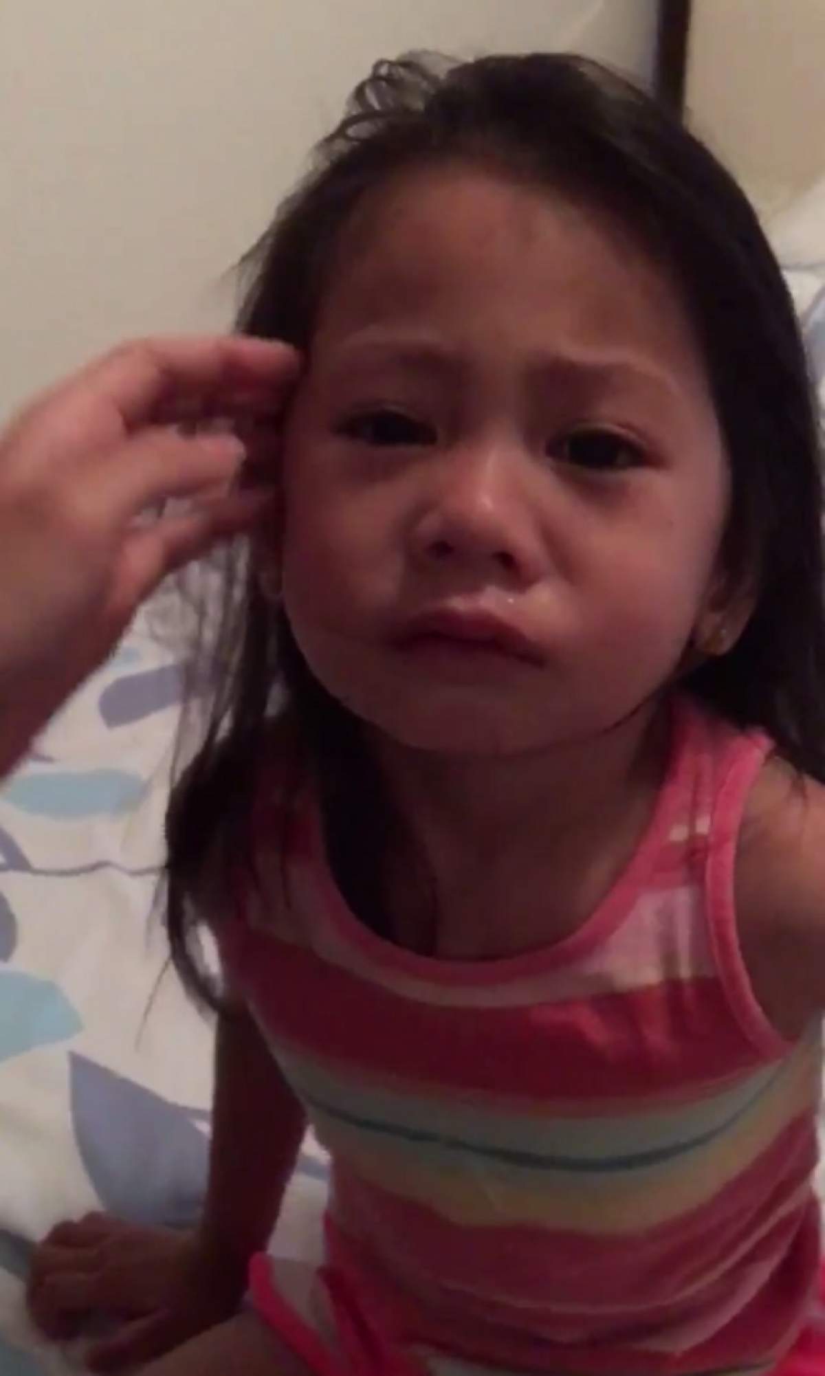 VIDEO / Şi-a surprins sora într-un moment de intimitate maximă şi a început să plângă:" O să mori! Trebuie să mergi la medic!" Ce s-a întâmplat apoi e viral