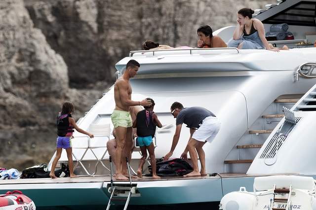 FOTO / Nimeni nu şi-ar fi închipuit aşa ceva! Ultima aroganţă făcută de Cristiano Ronaldo! Imagini FABULOASE!