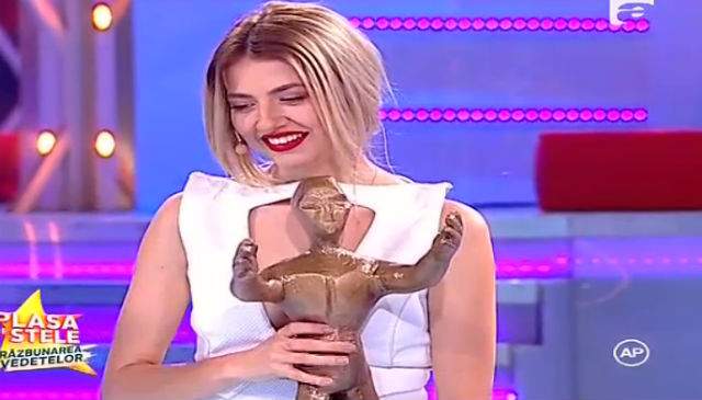 L-a lăsat cu ochii în soare şi a ales alt bărbat. Lidia Buble i-a "făcut-o" lui Răzvan Simion după un an de relaţie