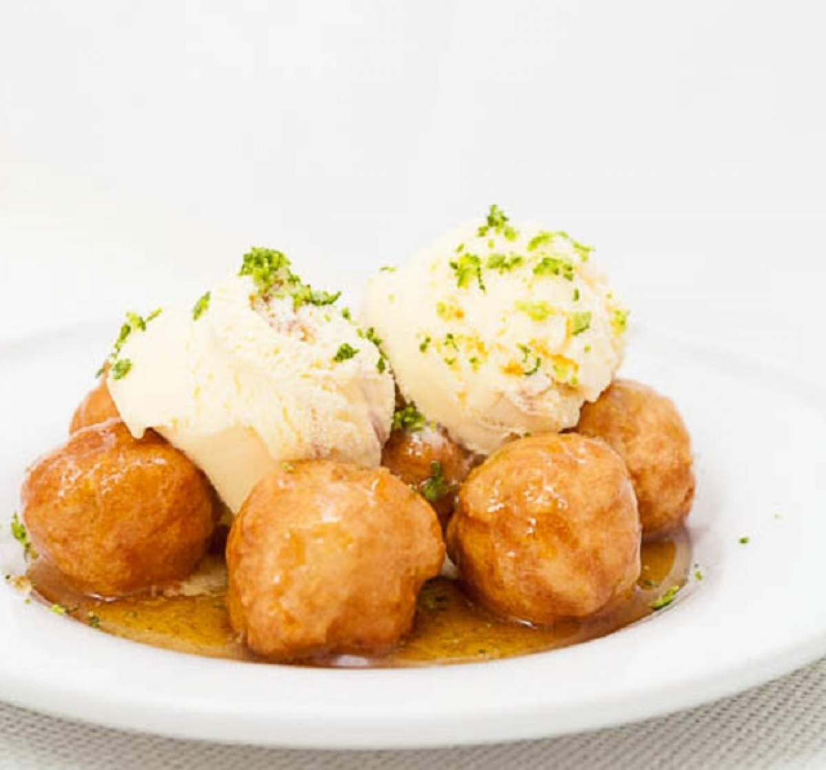 REŢETA ZILEI - DUMINICĂ: Gogoşi libaneze cu îngheţată de vanilie, gata în 5 minute!