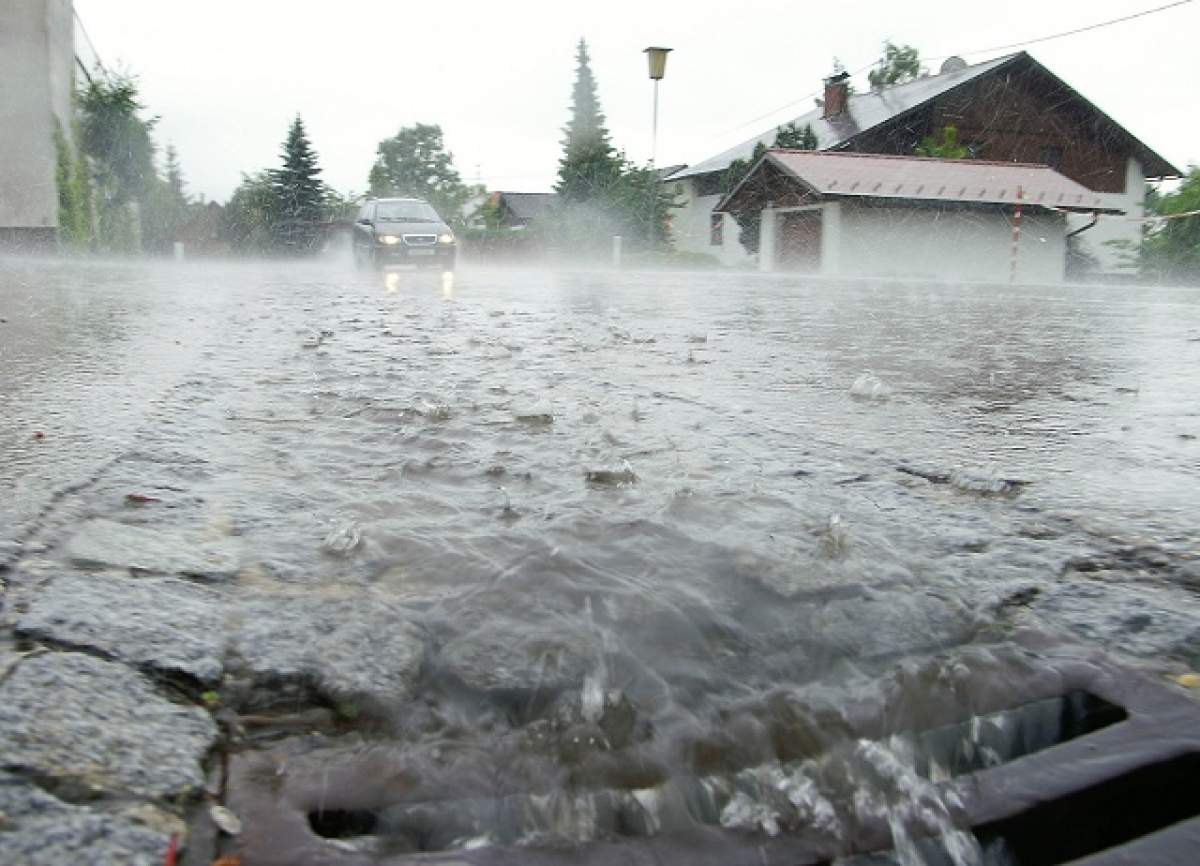 Avertizare meteo de vreme rea! În unele locuri, aversele vor depăși 35-40 de litri pe metrul pătrat