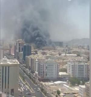 VIDEO & FOTO / IMAGINI DE IAD! Un hotel de 10 etaje a ars în întregime la Mecca