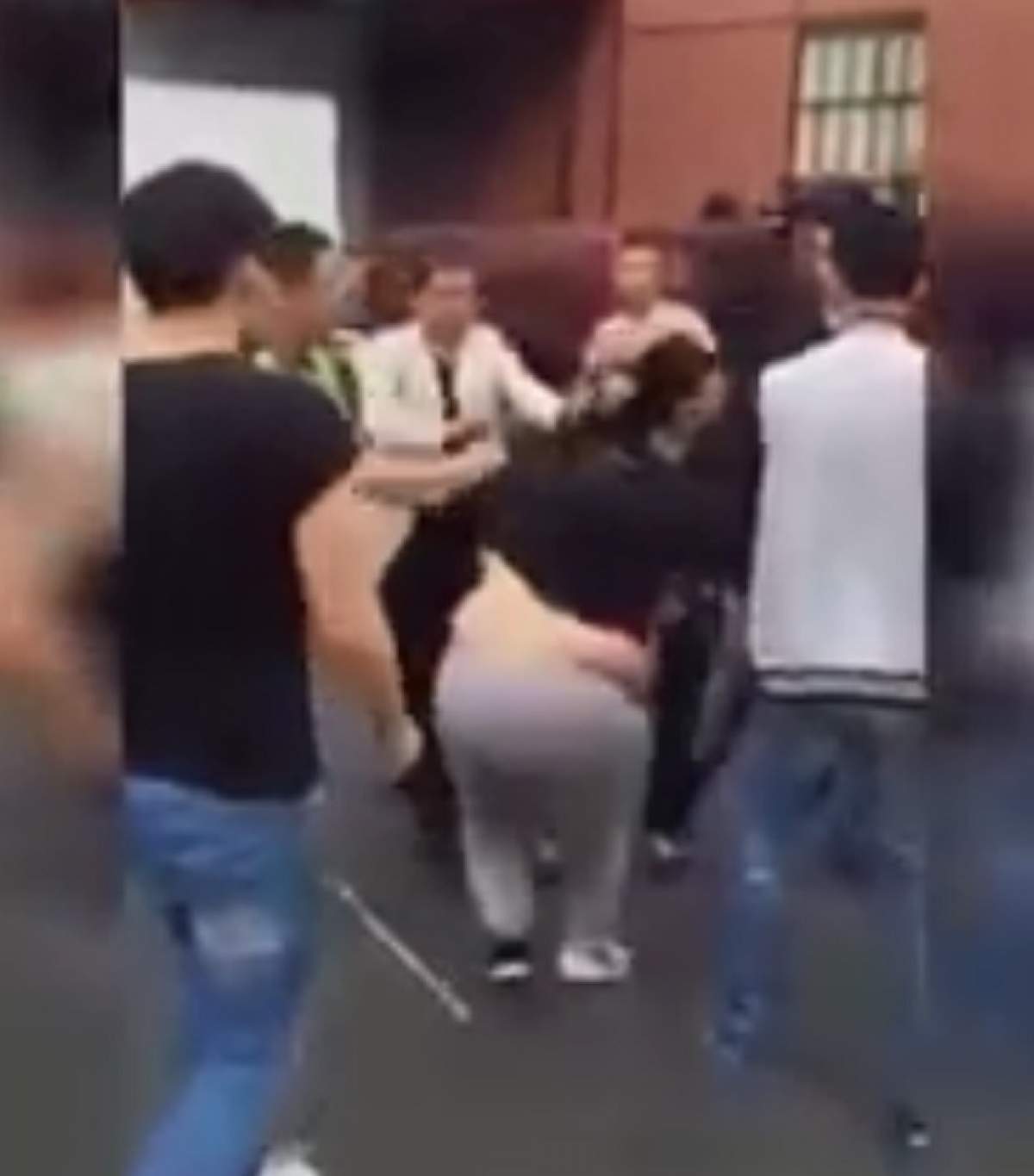 18+ / VIDEO / Ce au păţit trei hoaţe din România prinse în flagrant, în Franţa!