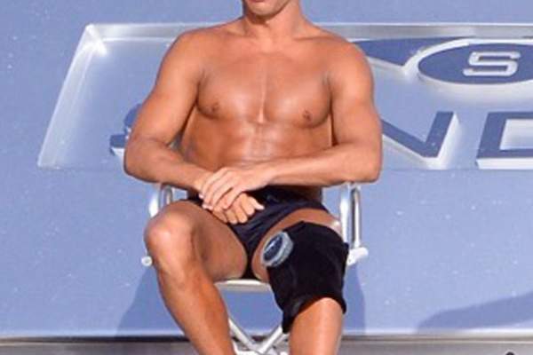 FOTO / Cristiano Ronaldo, convalescenţă cu femei pe iaht! Fotbalistul nu a "IERTAT" nimic