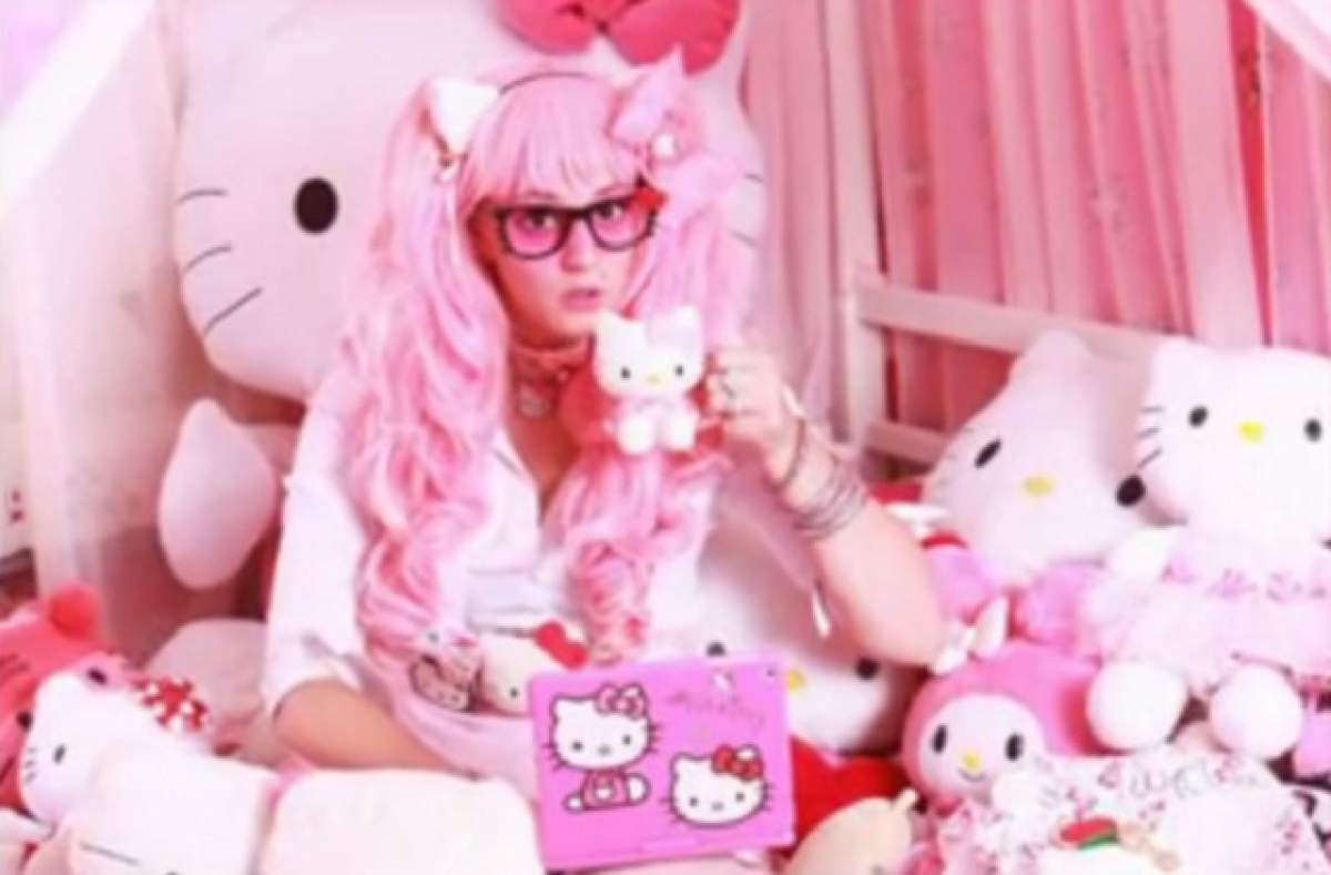 VIDEO / Obsesia care a uimit o lume întreagă! A cheltuit 30.000 de lire sterline pentru a-şi decora casa în stilul Hello Kitty