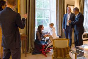 FOTO / Sărbătoare mare în FAMILIA REGALĂ a Marii Britanii! Fotografia cu Prinţul George a făcut înconjurul lumii