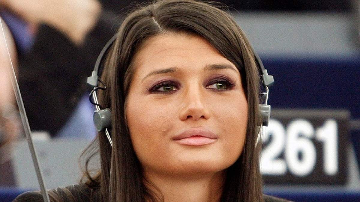 EBa, mai sexy ca niciodată! Paparazzii Spynews.ro au surprins-o după ce și-a mai făcut câteva ”retușuri”