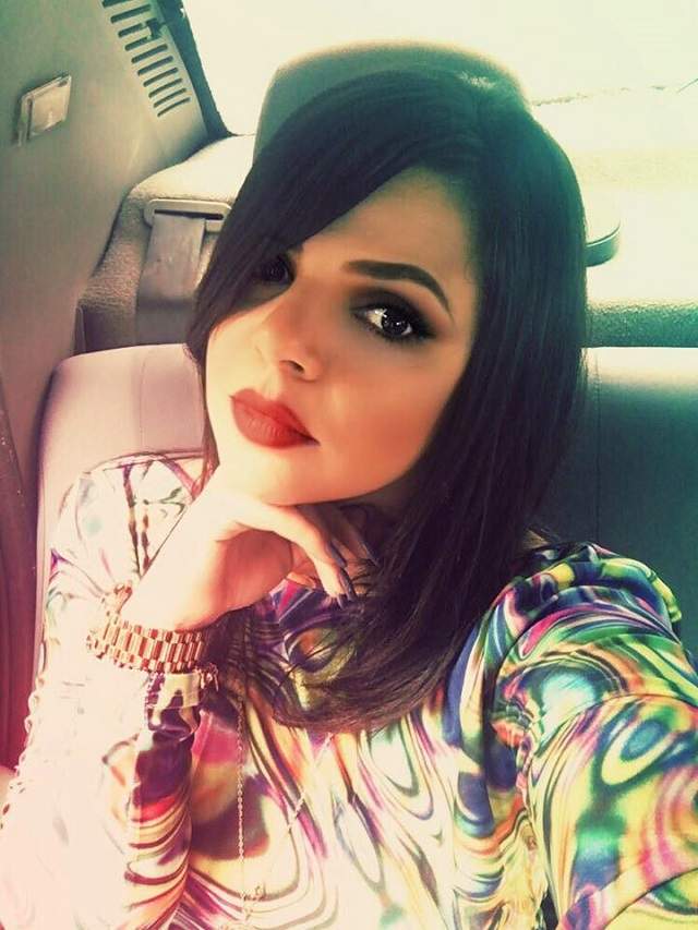 Cântăreaţa de manele Laura Vass, TRANSFORMATĂ TOTAL! A slăbit, şi-a schimbat culoarea părului şi e de nerecunoscut!