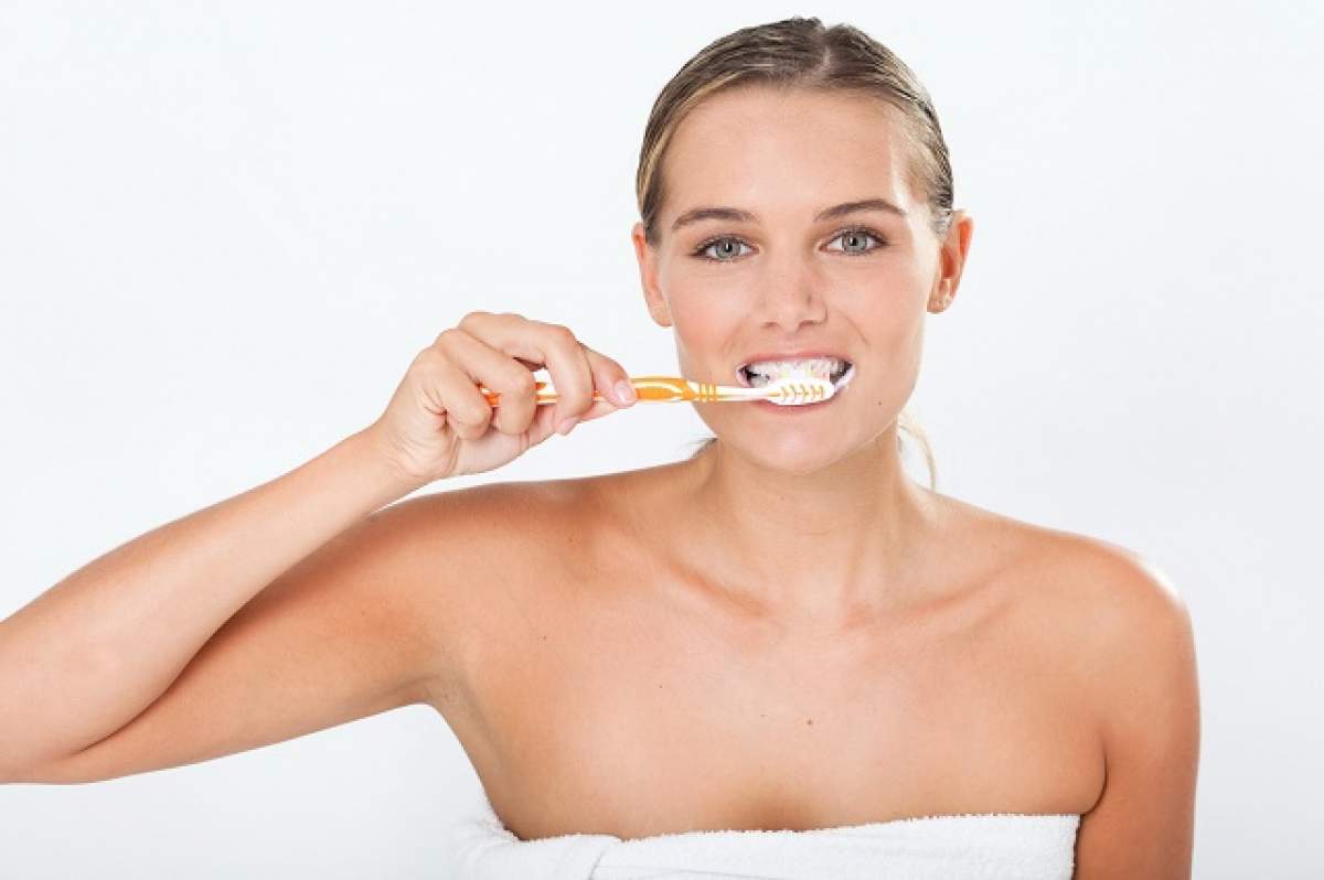 ÎNTREBAREA ZILEI - MARȚI:  Cum te speli corect pe dinţi? Până acum ai făcut-o greşit