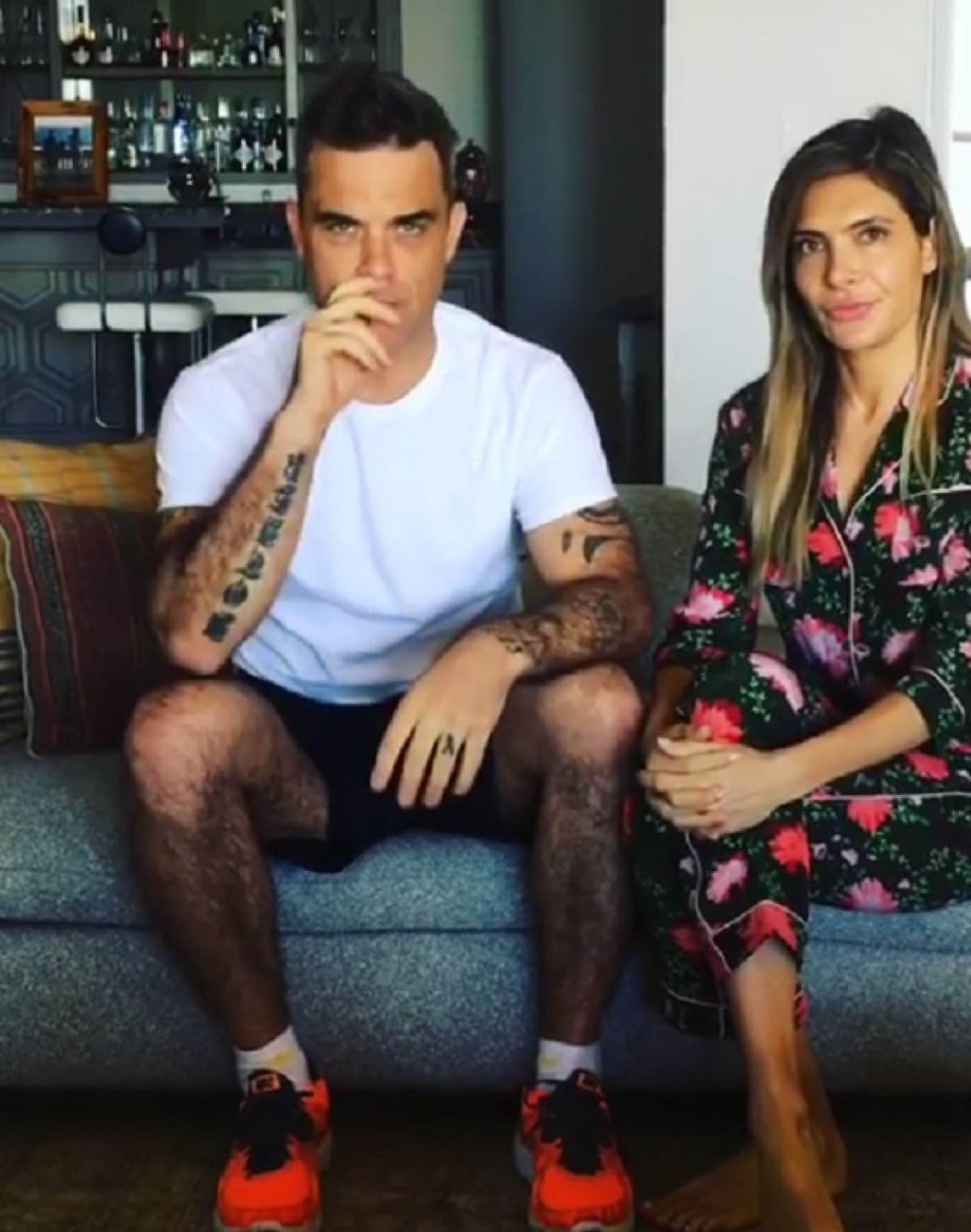 VIDEO / Robbie Williams, filmat gol de soţia lui! Imaginile au ajuns pe internet: "Îţi atârnă..."