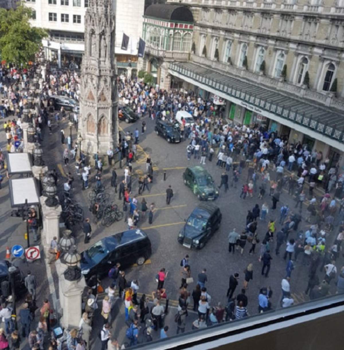 STAŢIE de METROU EVACUATĂ la Londra!