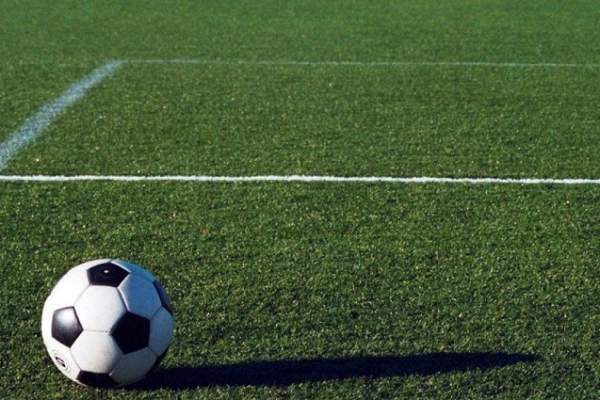 Moartea a lovit din nou în fotbal! Un jucător a decedat pe teren!