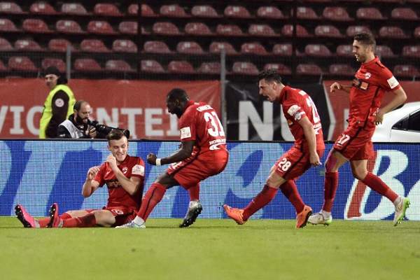 FOTO / Bombă în Liga I! Dinamo a pierdut un jucător important! La ce super-echipă a ajuns fotbalistul