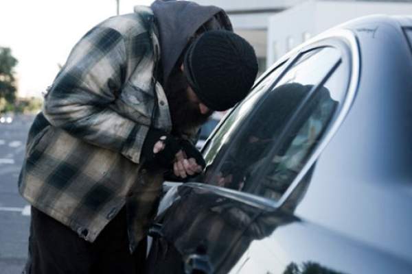 Vacanţă de coşmar! Un fost mare jucător al Stelei, prădat de hoţi în Bulgaria!