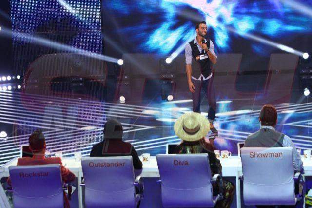 FOTO / Primele imagini cu Hamude de la ”Insula iubirii”, pe scena ”X Factor”.  Carla’s Dreams l-a lăudat