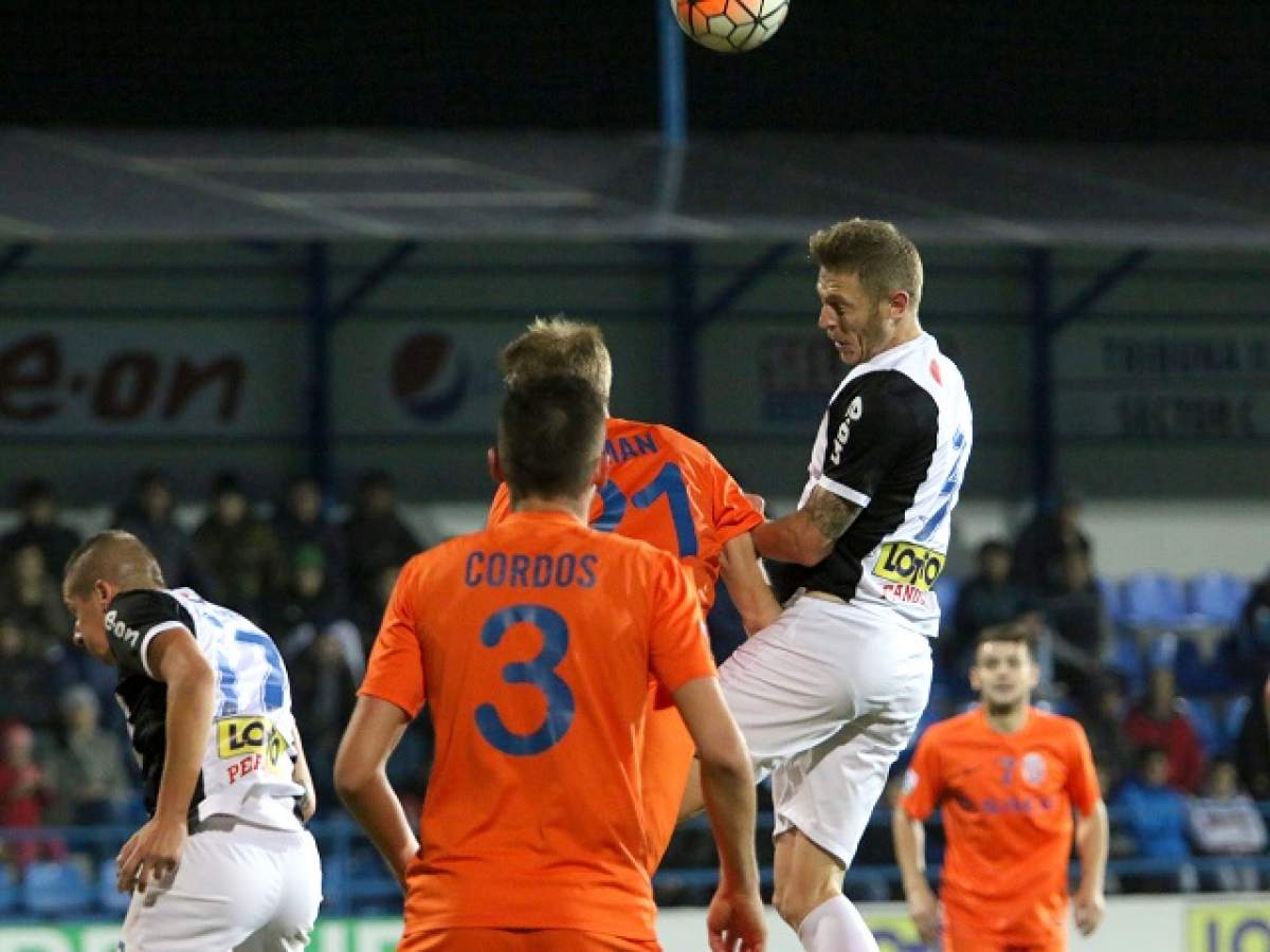 FOTO / OFICIAL! Bogdan Mitrea este jucătorul Stelei! Prima imagine cu fotbalistul în tricoul vicecampioanei României!