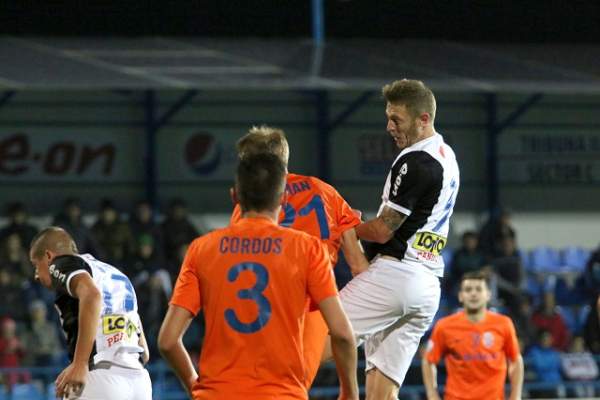 FOTO / OFICIAL! Bogdan Mitrea este jucătorul Stelei! Prima imagine cu fotbalistul în tricoul vicecampioanei României!