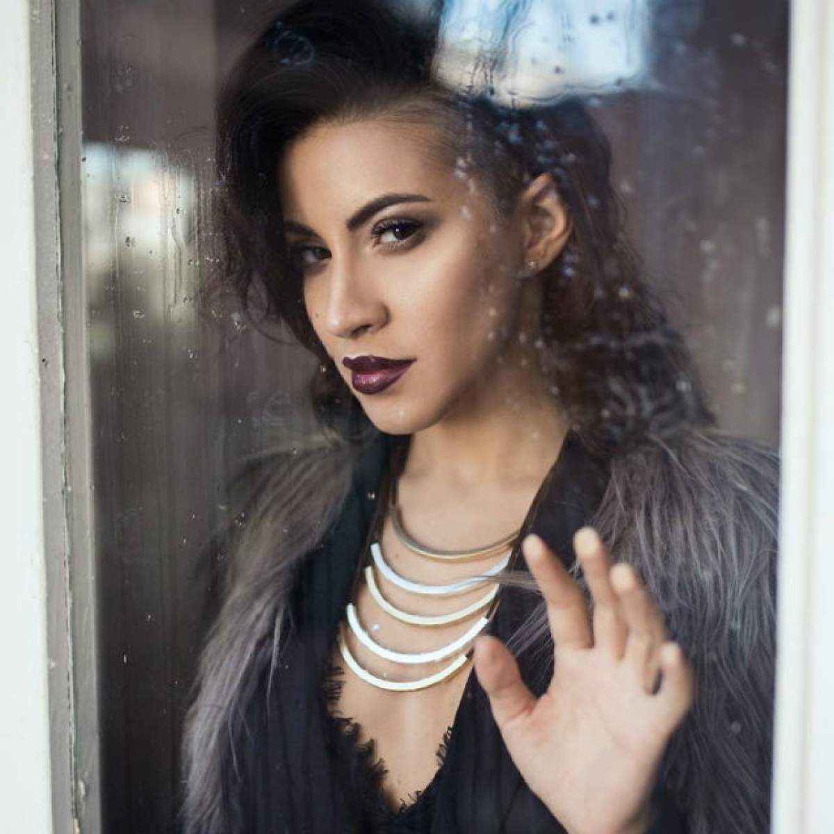 FOTO / Nicoleta Nucă, topless pentru un bronz uniform? Artista a avut o apariţie HOT la PLAJĂ