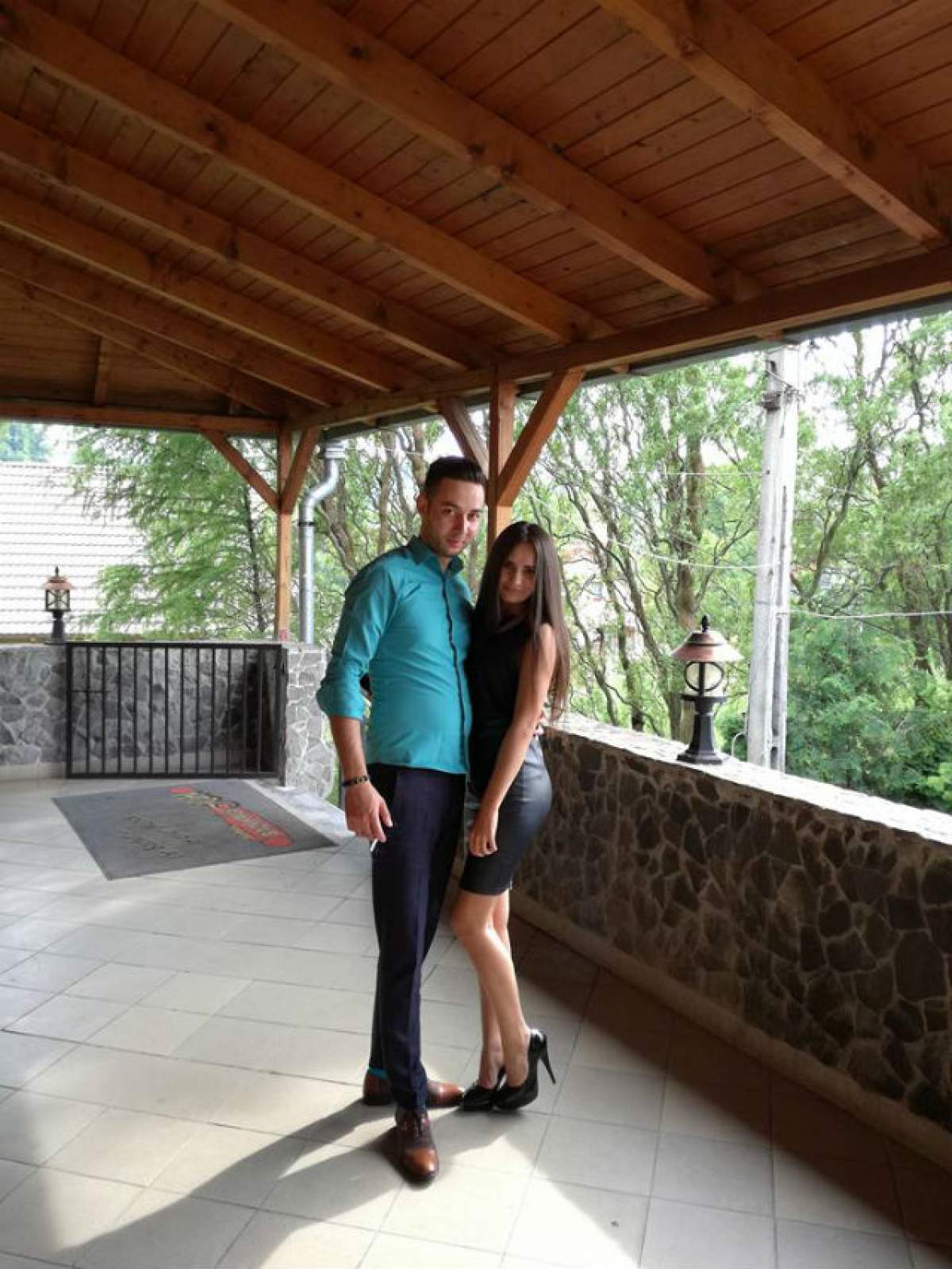 FOTO / Alexandru, fostul concurent de la "Mireasă pentru fiul meu", într-o fotografie de album!  "Sunteţi minunaţi, împreună cu bebele"