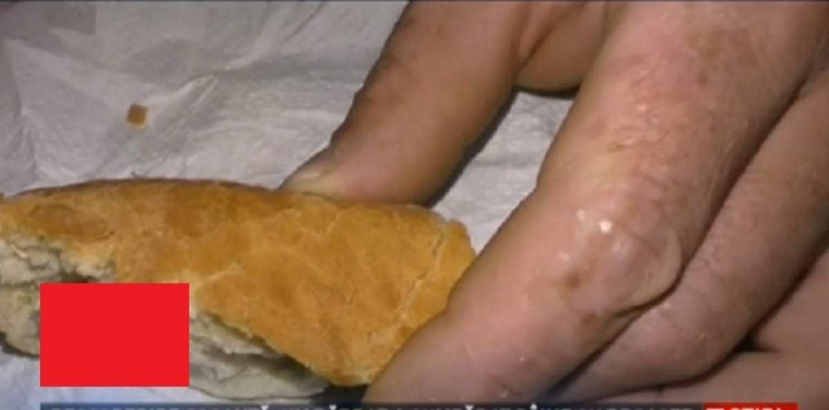 VIDEO / Şi-a cumpărat o pâine şi a avut un şoc când a început să mănânce! E INGROZITOR ce a GĂSIT în EA