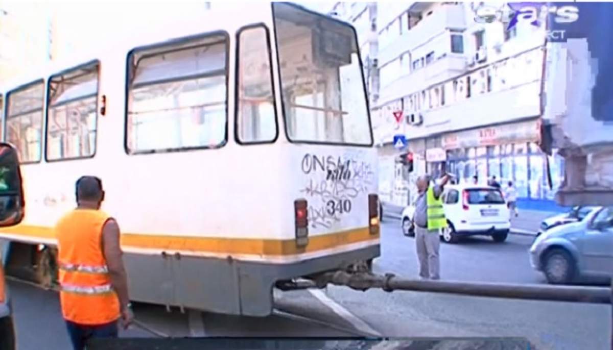 Două tramvaie au deraiat în București